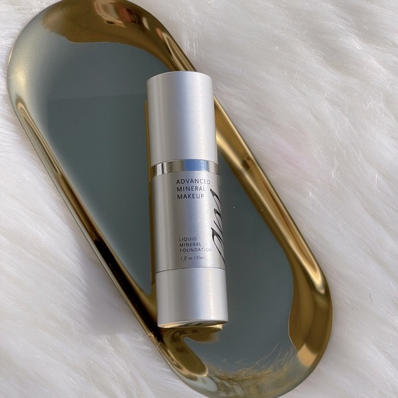 Advanced AM Mineral Makeup in Cream Brulee Liquid Foundation NWT - Picture 3 of 6